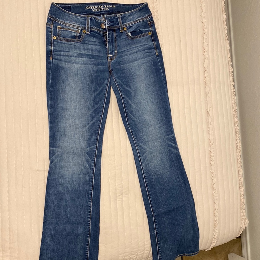 American Eagle Outfitters bootcut jeans size 6. Low rise